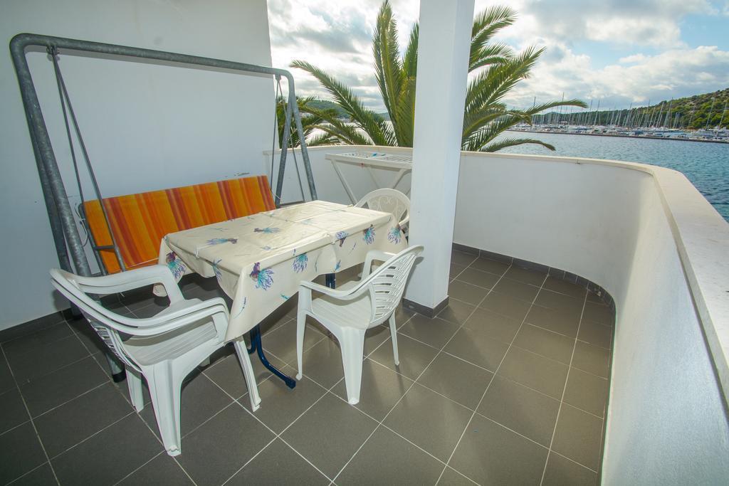 Apartments Jerkunica Rogoznica  Rom bilde