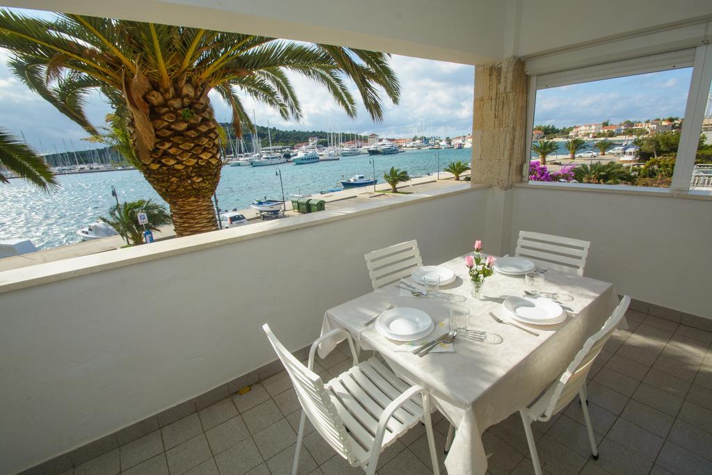 Apartments Jerkunica Rogoznica  Rom bilde