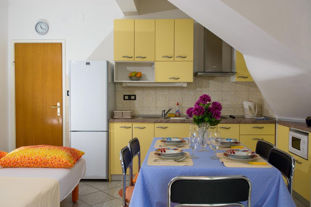 Apartments Jerkunica Rogoznica  Rom bilde