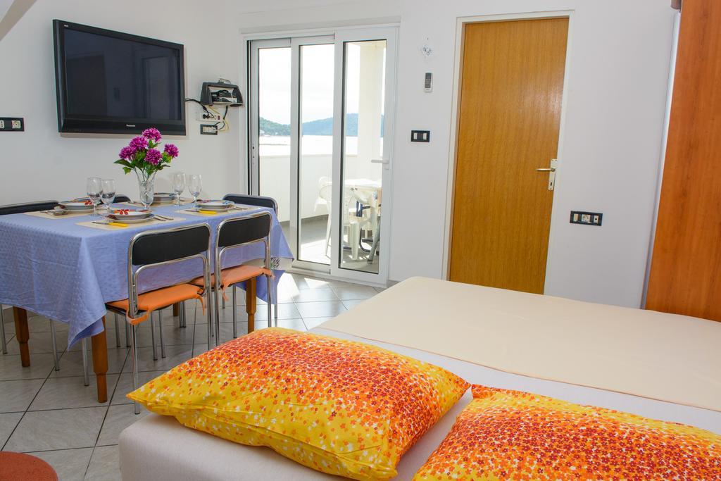 Apartments Jerkunica Rogoznica  Rom bilde