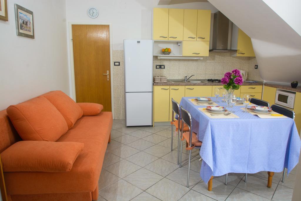Apartments Jerkunica Rogoznica  Rom bilde